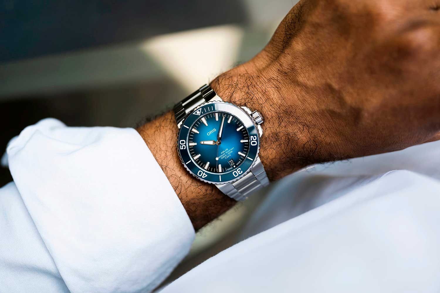 Oris Oris Aquis 01 400 7763 4135-07 8 24 09PEB , наручные мужские часы фото под углом