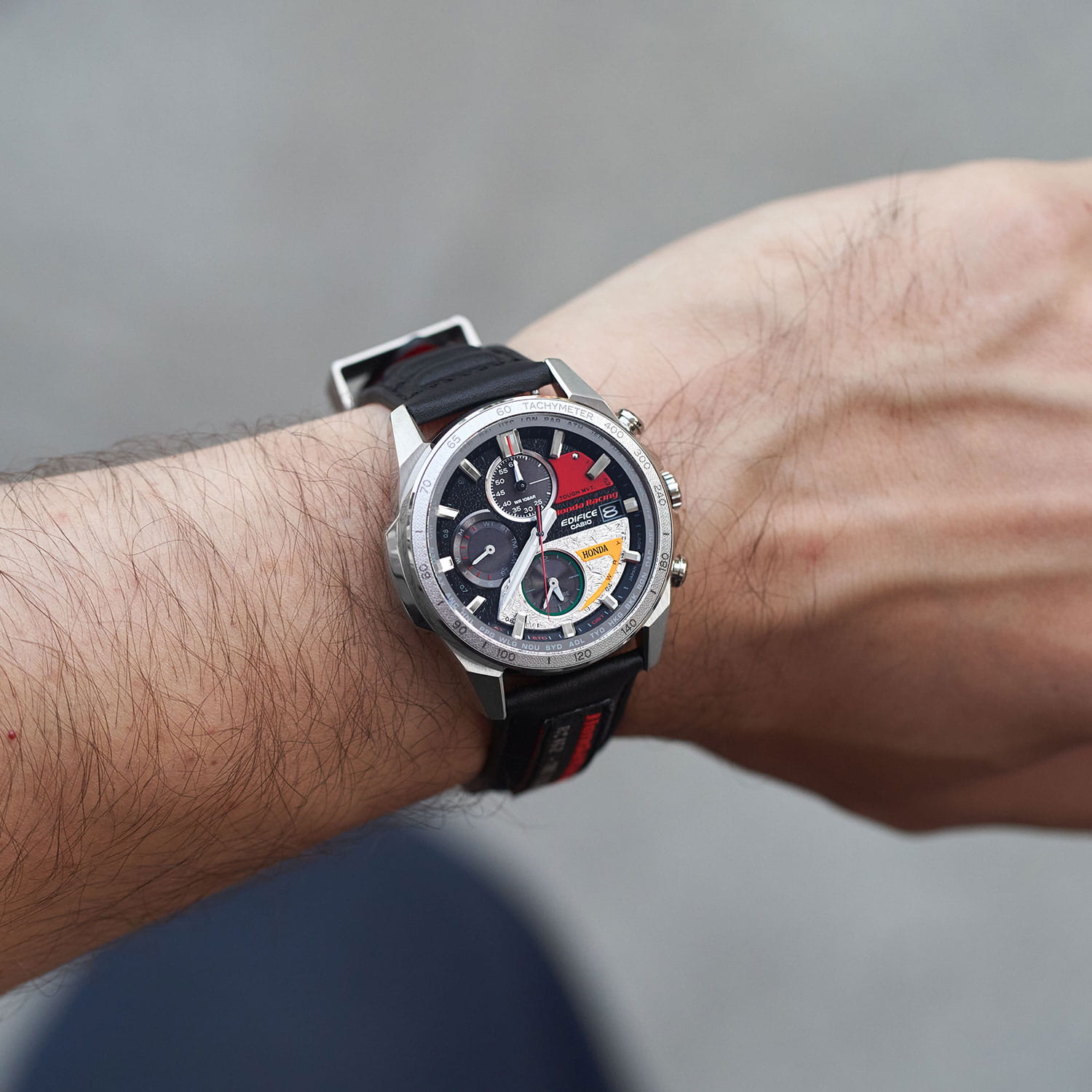 Часы Casio Edifice EQW-A2000HR-1A — купить в Санкт-Петербурге по